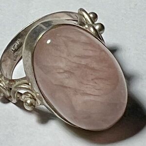 Beautiful ladies rose quartz Sterling Silver Ring.